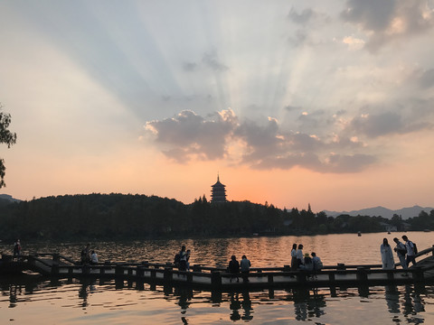 雷峰夕照