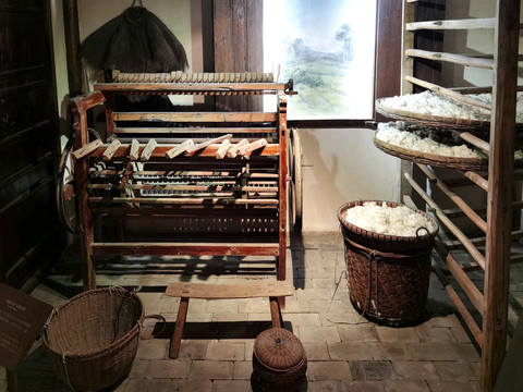 古代家庭织布作坊