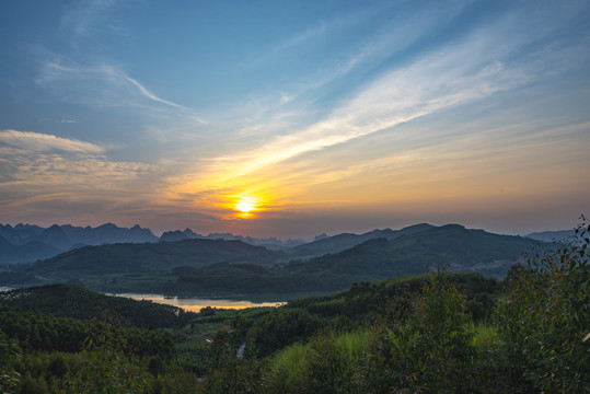 天空阳光云霞自然风景