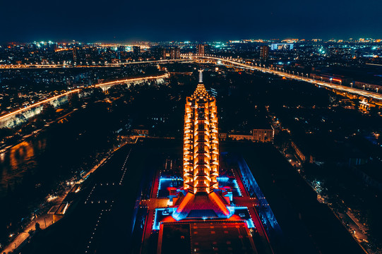 南京大报恩寺塔夜景