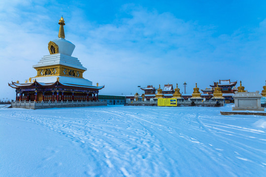 雪地寺院佛教白塔