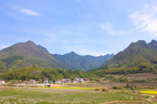 连绵起伏群山