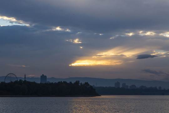 灞河朝霞