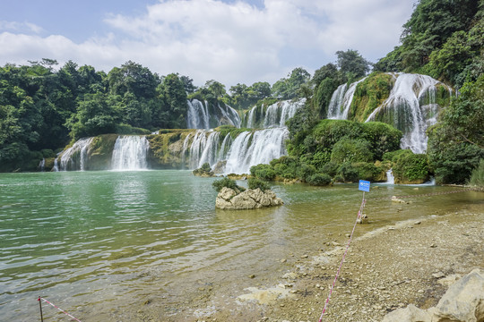 旅游胜地德天瀑布