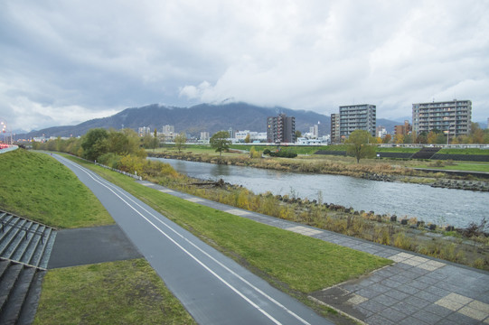 河畔风景