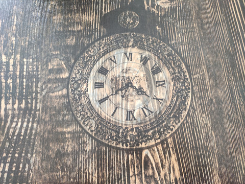 木头钟表图案