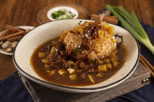 红烧土豆牛肉饭