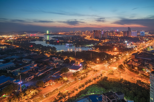 俯瞰中国无锡城市建筑夜景