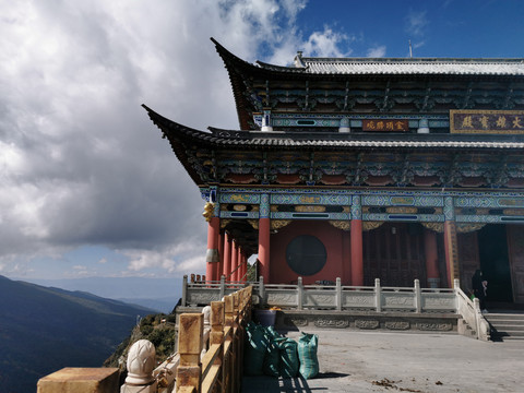 鸡足山金顶寺