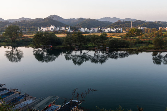 湖光山色好风光