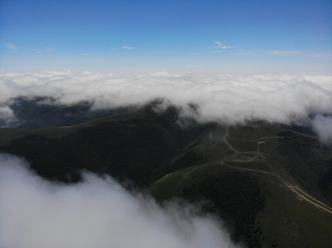 山峦云涌