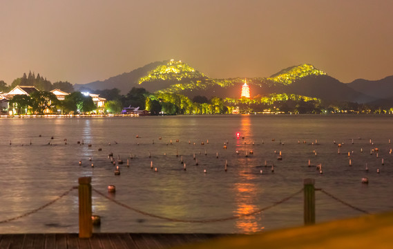 雷峰塔夜景