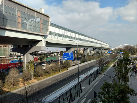 宁波大学地铁站架空地铁轨道