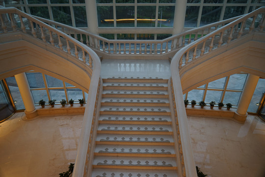 大厅楼梯