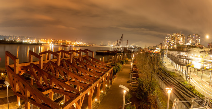 河流沿岸城市燈光