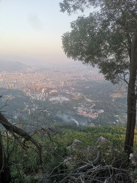 夕阳西下天界石栈道风景