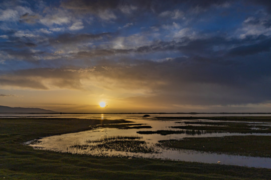 青海湖夕阳