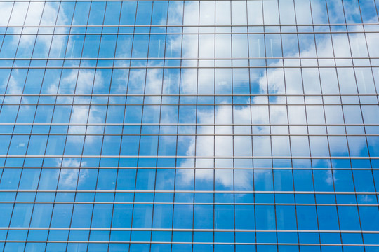 玻璃幕墙蓝天白云