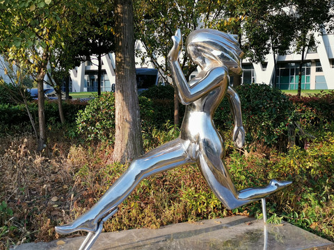 不锈钢雕塑生命在于运动
