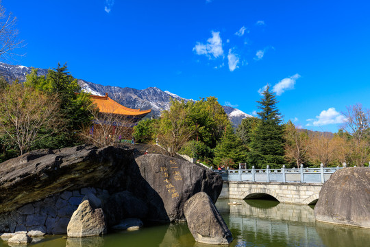 云南大理崇圣寺放生池