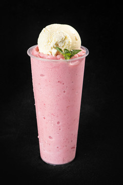 草莓冰淇淋奶茶