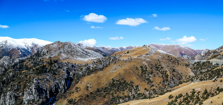 青藏高原的雪山远山