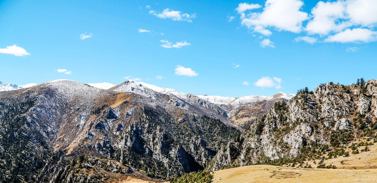 类乌齐雪山远山