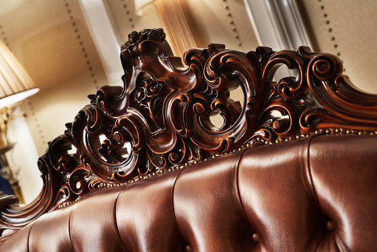 新美式实木家具沙发靠背雕花特写