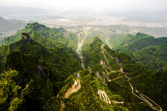 蜿蜒山路