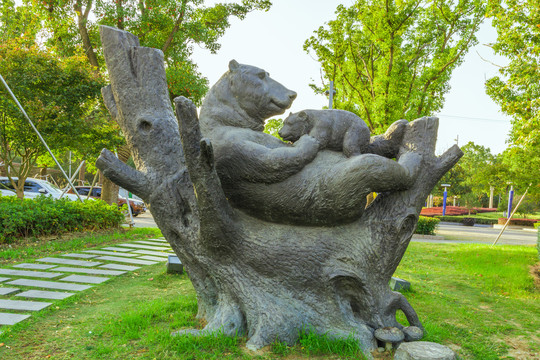 熊母子雕塑