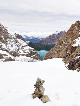 雪上冰山