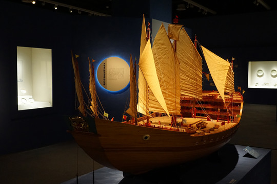 华光礁1号沉船古船模型