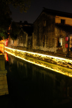 水乡古镇街区夜景