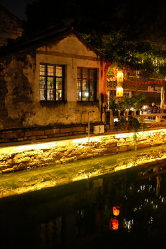 水乡古镇街区夜景