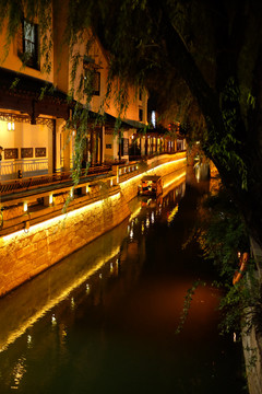 水乡古镇街区夜景