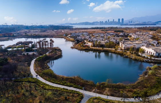 航拍中国青岛美丽的乡村古镇秋景