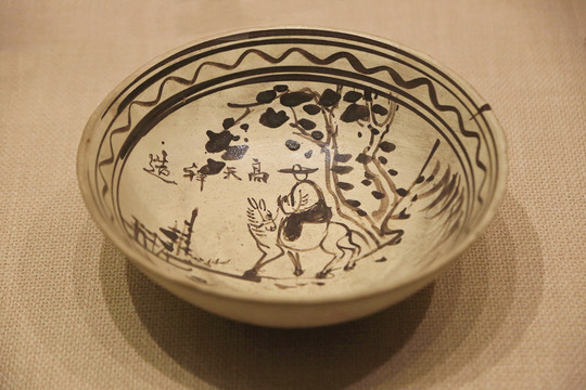 白釉黑花人物瓷碗元代
