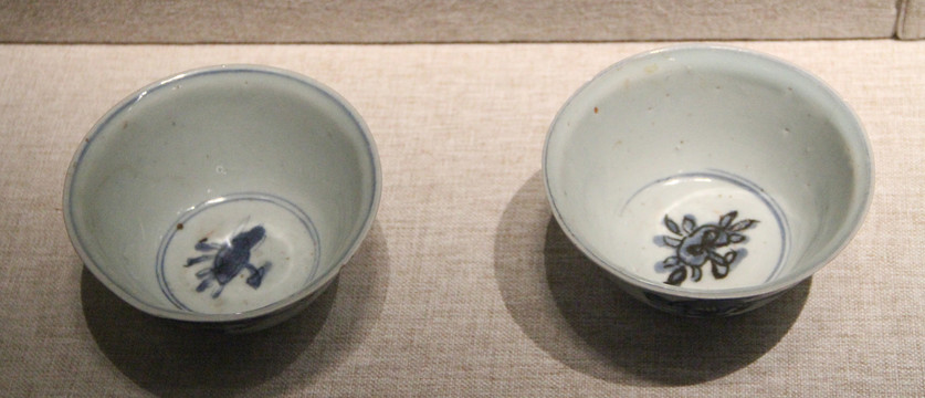 明代青花螭虎纹瓷碗