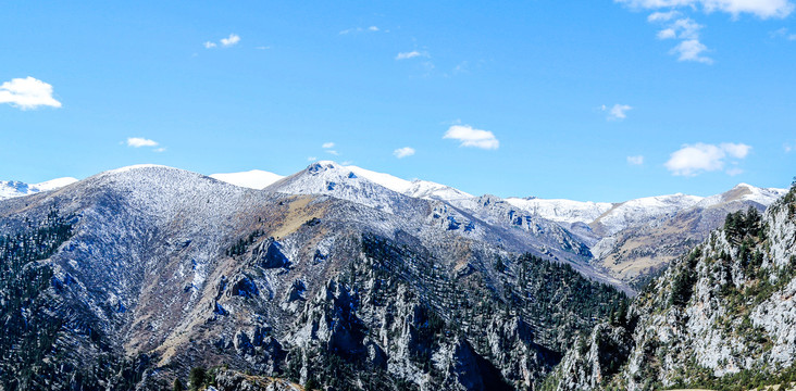 高原雪山山峰