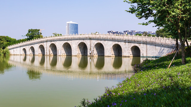 顺峰山公园伏波九孔桥