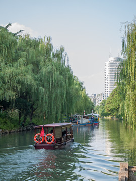 杭州东河游船和疏浚船