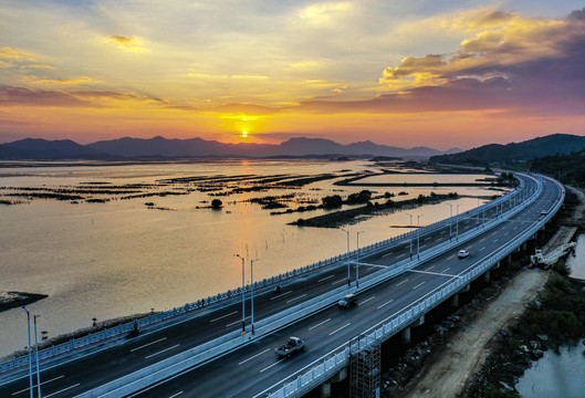 跨海大桥夕照