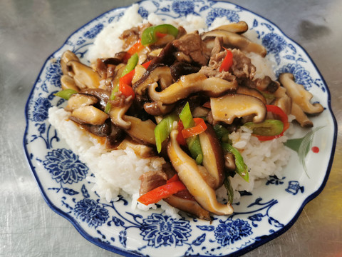 香菇炒肉饭