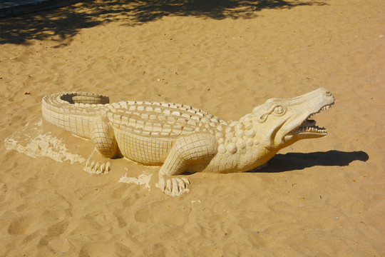 鳄鱼雕塑