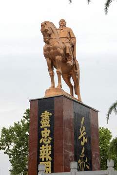 岳飞雕像