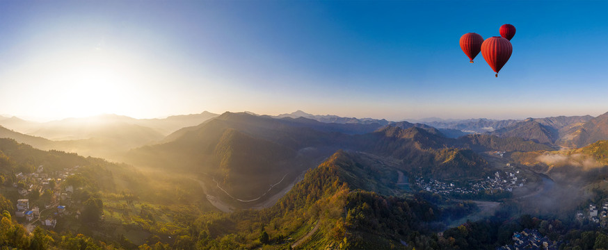 宽幅山村河流晨雾日出秋色