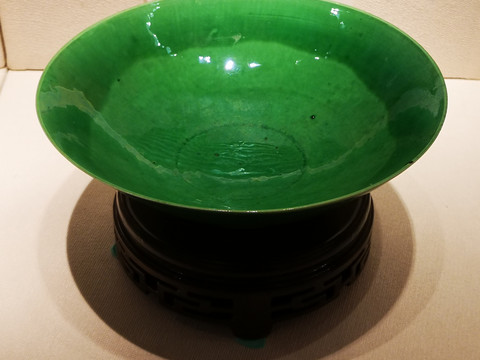 瓜皮绿釉碗