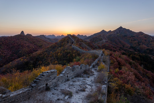 长城日出