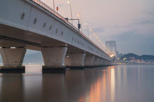 中国澳门西湾大桥和滨海建筑风光