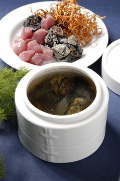 蟲(chóng)草花燉烏雞
